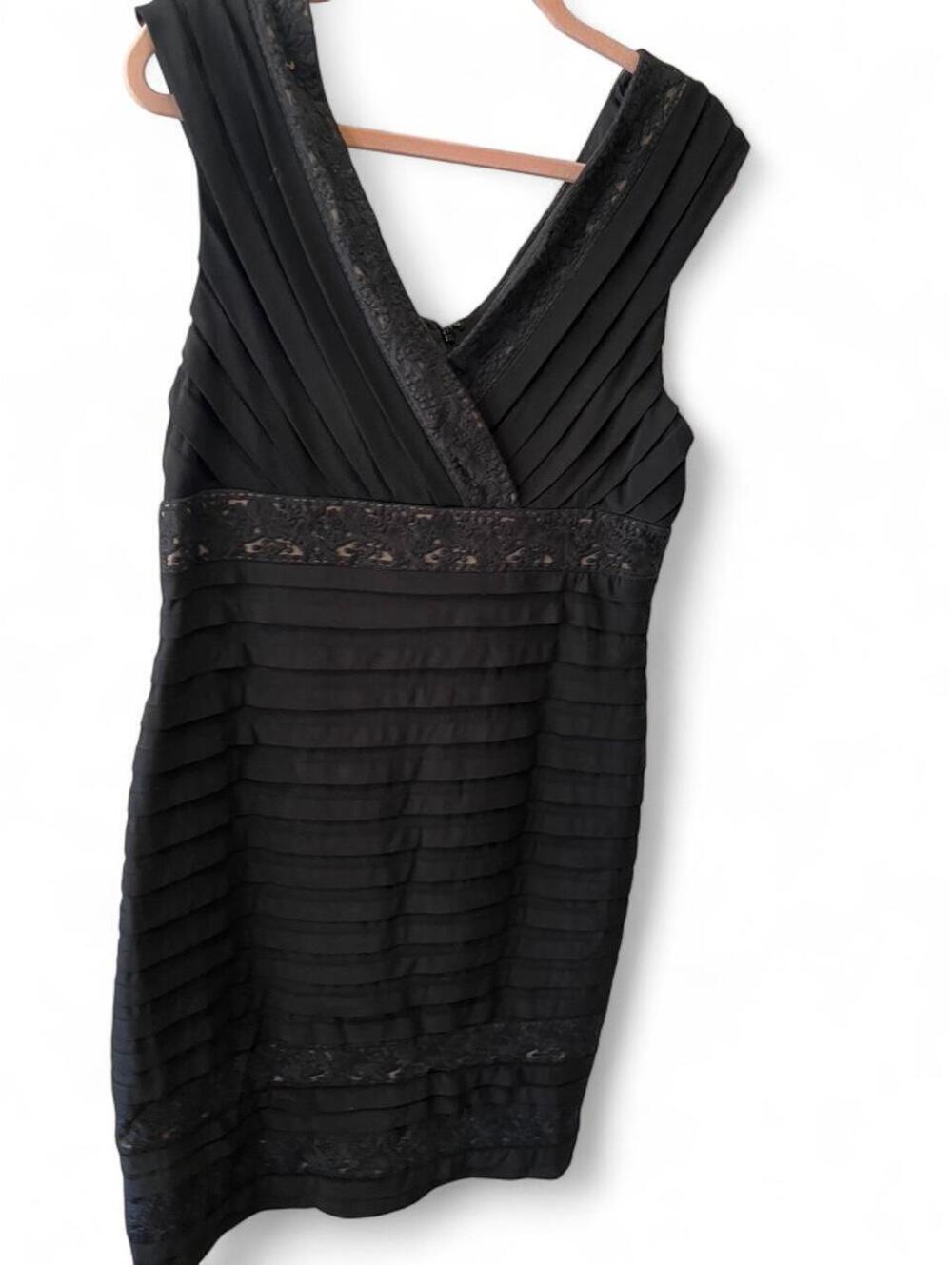 Adrianna Papell Black Pleated V-Neck Cocktail Dress Size 14
